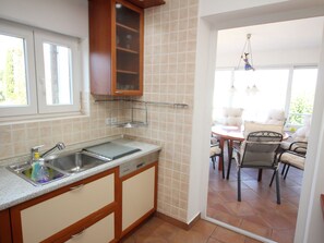 Fridge, microwave, oven, cookware/dishes/utensils - Apartment Romana by Interhome (Krk/Punat)