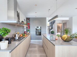 Fridge, microwave, oven, dishwasher - Villa Grande by Interhome (Poreč/Tar)