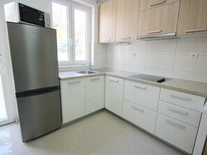 Fridge, microwave, dishwasher, cookware/dishes/utensils - Apartment Kamelia - 1 by Interhome (Krk/Baška)
