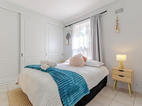 1 bedroom, iron/ironing board, free WiFi, bed sheets - Popular North Cronulla Beach Apartment sleeps up to 5 people (Cronulla)