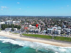 Beach - Popular North Cronulla Beach Apartment sleeps up to 5 people (Cronulla)