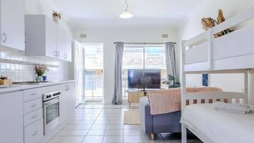 1 habitación, tabla de planchar con plancha, wifi gratis y ropa de cama