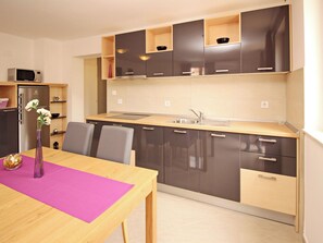 Fridge, microwave, dishwasher, cookware/dishes/utensils - Apartment Flora - 1 by Interhome (Krk/Baška)