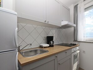 Fridge, oven, cookware/dishes/utensils - Apartment Lilly - 2 by Interhome (Krk/Baška)