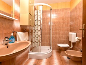 Bathroom - Apartment 2362 by Interhome (Rovinj)