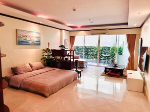 Living area - Japanese Styled Condo in the Heart of Pattaya next to Pattaya Beach. (Pattaya City)