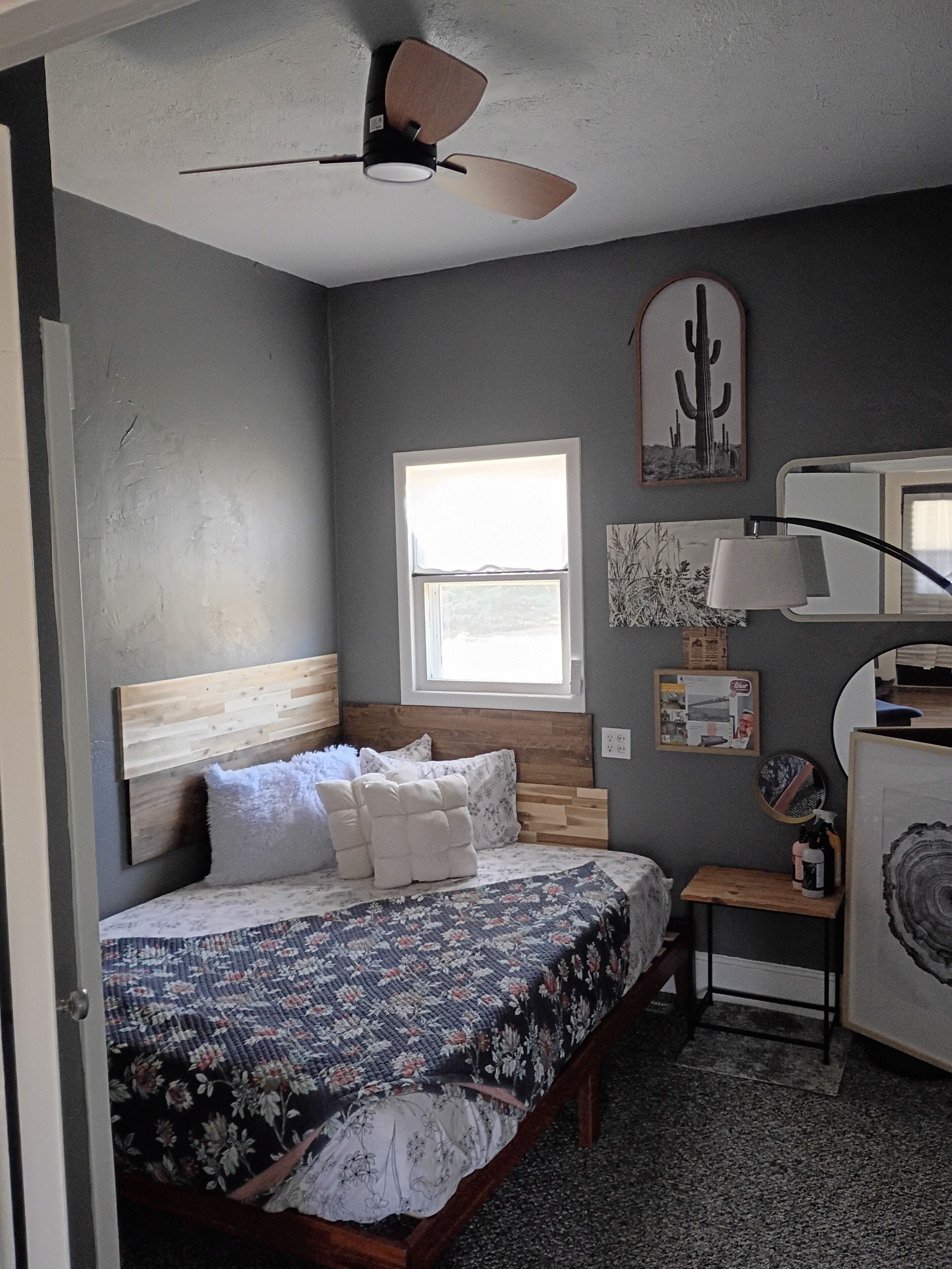 Iron/ironing board, Internet, bed sheets