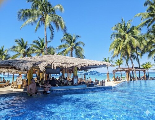 Oceanview Top Floor Beachfront West Bay Gem