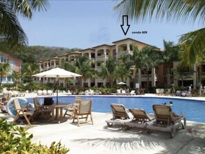 Pool - Oceanview Top Floor Beachfront West Bay Gem (West Bay)