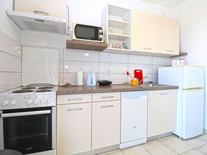 Fridge, microwave, oven, dishwasher - Apartment 2397 by Interhome (Fažana)