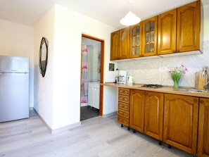 Fridge, microwave, cookware/dishes/utensils - Apartment 2409 by Interhome (Fažana)
