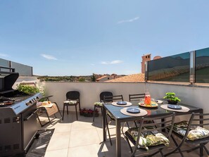 Outdoor dining - Apartment 2408 by Interhome (Pula)