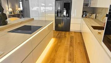 Kühlschrank, Mikrowelle, Ofen, Geschirrspüler