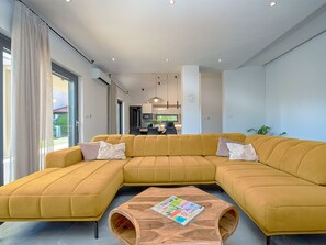 TV - House 2406 by Interhome (Pula/Manjadvorci)