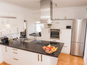 Fridge, microwave, oven, dishwasher - House Dugo Selo M&A by Interhome (Dugo Selo)