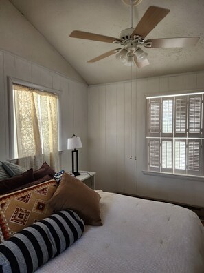 1 bedroom, bed sheets