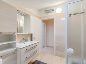 Bathroom - House Horizon by Interhome (Pićan)