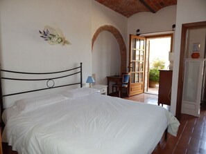 Internet - für 3 Personen ca. 45 m² in Siena, Toskana by Interhome (Siena)