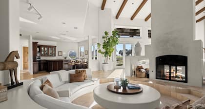 Exclusive Estate - tennis, pickle, pool, grill, firepit, vineyard views!!