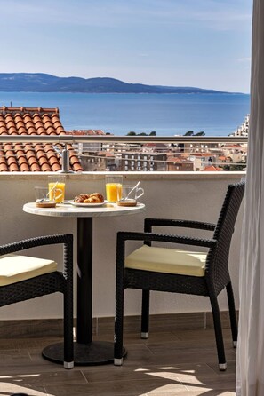 Outdoor dining - Wohnung "Blue Dream" mit Balkon by Interhome (Makarska)