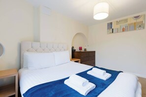 1 chambre, fer et planche à repasser, accès Internet, draps fournis