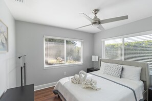 2 soverom, skrivebord, strykejern/-brett og wi-fi (inkludert)