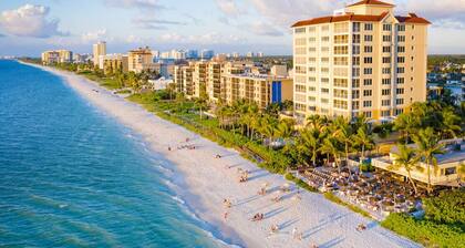 Spacious Naples Retreat Near Vanderbilt Beach & Ritz, 2BR + Den, 1.5 Bath