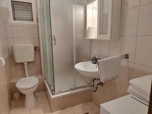 Bathroom / Wellness - Villa Laguna 1 Ferienwohnung für 4 Personen by Interhome (Primošten)
