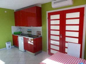 Fridge, cookware/dishes/utensils - Wohnung mit herrlichem Meerblick by Interhome (Podorljak)
