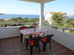 Outdoor dining - Wohnung mit herrlichem Meerblick by Interhome (Podorljak)
