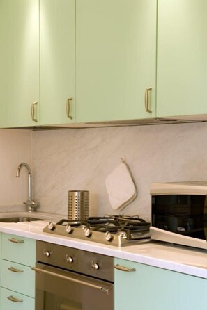 Fridge, microwave, oven, cookware/dishes/utensils - Wohnanlage Ca De Frati- Papavero Wohnung by Interhome (Arezzo)