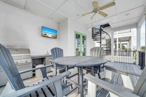 Outdoor dining - The Magnolia by Stay on 30a (Inlet Beach)