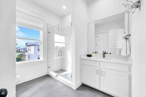 Shower, shampoo - The Magnolia by Stay on 30a (Inlet Beach)