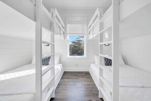 5 bedrooms, iron/ironing board, travel cot, free WiFi - The Azalea by Stay on 30a (Inlet Beach)