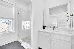 Shower, shampoo - The Jasmine by Stay on 30a (Inlet Beach)