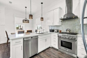 Fridge, microwave, oven, stovetop - The Orchid by Stay on 30a (Inlet Beach)