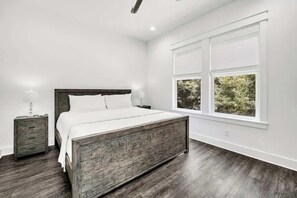 5 slaapkamers, een strijkplank/strijkijzer, reisbedje, gratis wifi