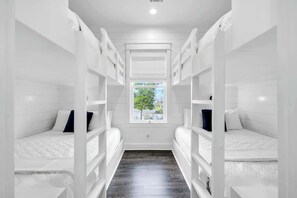 5 bedrooms, iron/ironing board, travel cot, free WiFi - The Lily by Stay on 30a (Inlet Beach)