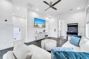 Smart TV - The Lily by Stay on 30a (Inlet Beach)