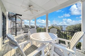 Outdoor dining - The Willow by Stay on 30a (Inlet Beach)