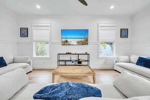 Smart TV - The Dahlia by Stay on 30a (Inlet Beach)