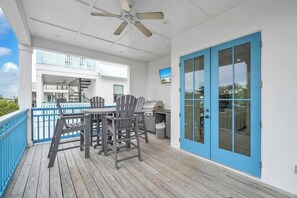 Outdoor dining - The Dahlia by Stay on 30a (Inlet Beach)