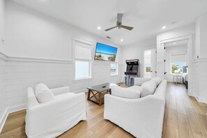 Smart TV - The Dahlia by Stay on 30a (Inlet Beach)