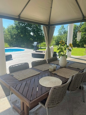 Outdoor dining