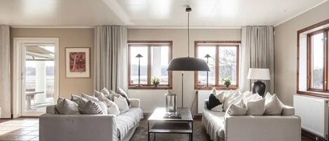 Télévision, cheminée