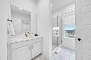 Shower, shampoo - The Lotus by Stay on 30a (Inlet Beach)