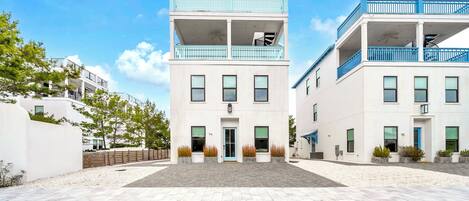 المنشأة من الخارج