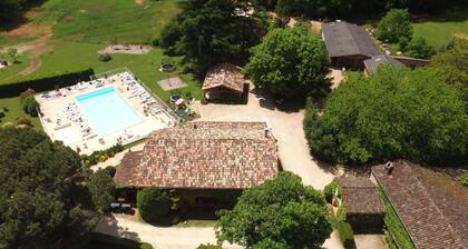 Feriendorf im Périgord Großes Ferienhaus für 18 oder 20 Personen. by Interhome