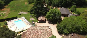 Feriendorf im Périgord Großes Ferienhaus für 18 oder 20 Personen. by Interhome
