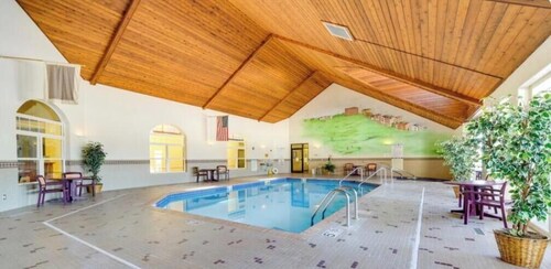 Cozy Lakefront Efficiency Condo on Red Cedar Lake at Tagalong Golf Resort!